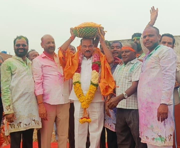 కొత్తగూడెంలో రూ.2.06 లక్షలకు వినాయకుడి లడ్డూ - Udayam