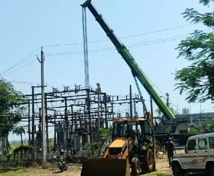 కురుపాం సబ్ స్టేషన్లో కొత్త ట్రాన్స్ ఫార్మర్ ఏర్పాటు - Udayam