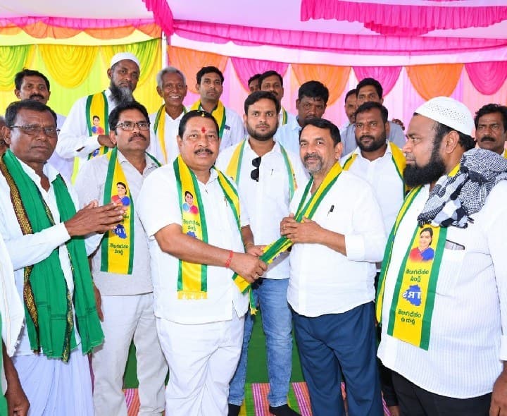 తెలంగాణ రక్షణ సేనలో చేరిన వ్యాపారవేత్త  - Udayam