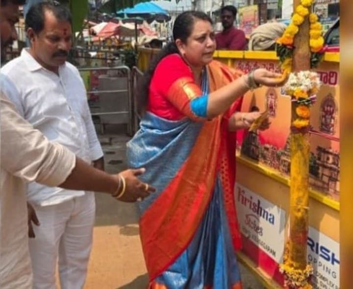అమ్మవారి పందిరి రాట వద్ద పూజలు నిర్వహించిన చైర్మన్ - Udayam