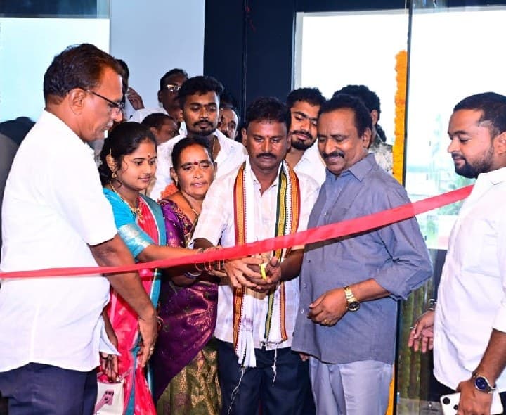 జిమ్‌ను ప్రారంభించిన ఎమ్మెల్యే  - Udayam