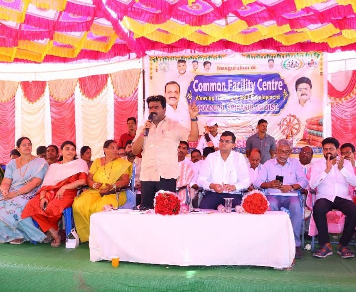 మహిళా సాధికారతకు ఉచిత చేనేత శిక్షణ - Udayam