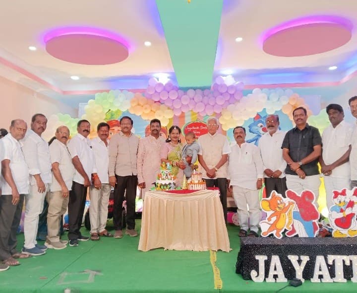 జయత్విక్ సింహ పుట్టినరోజు వేడుకల్లో మాజీ మంత్రిలక్ష్మారెడ్డి - Udayam