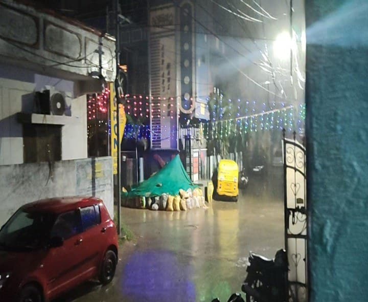 ఉప్పల్‌ పరిసర ప్రాంతాల్లో భారీ వర్షం - Udayam