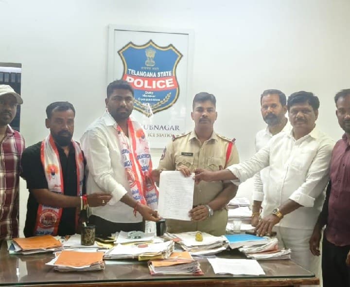 లంబాడలకు ఇళ్లు అద్దెకు ఇవ్వబోమంటూ బోర్డు.. పోలీసులకు ఫిర్యాదు - Udayam