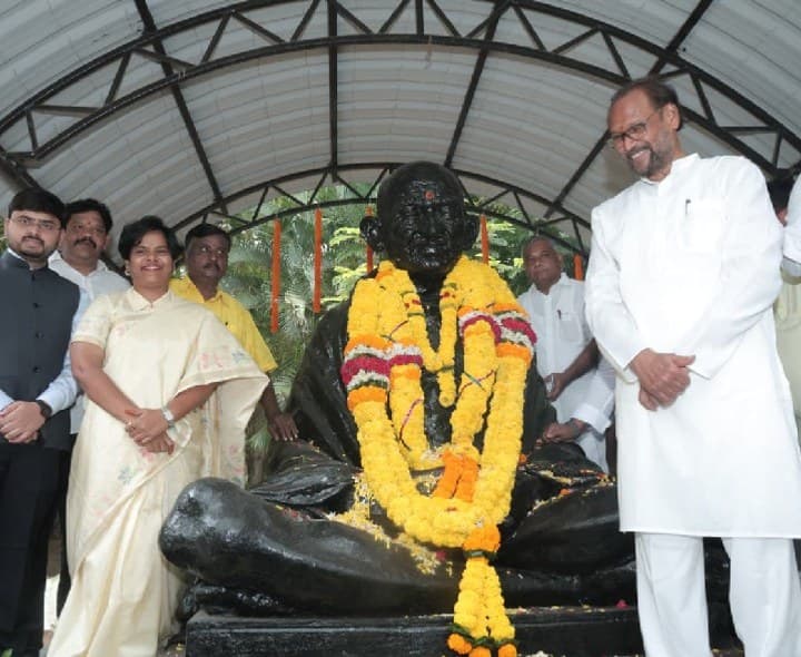 మహాత్మా గాంధీ ఆశయాలు శిరోధార్యం - Udayam