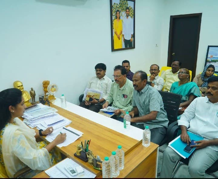 ఎంఈఓ లతో ఎమ్మెల్యే సమీక్ష - Udayam