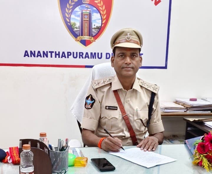 నూతన డిఎస్పీగా శ్రీనివాసరావు బాధ్యతల స్వీకరణ - Udayam