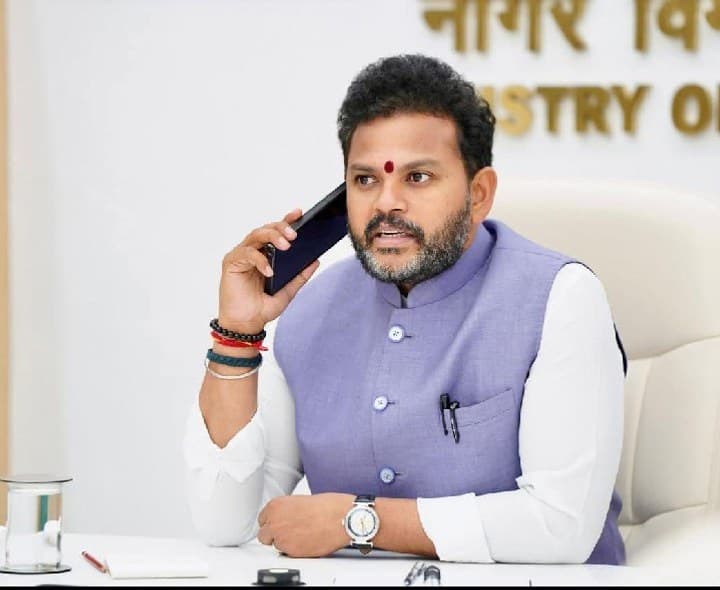 మలేషియాలో చిక్కుకున్న యువకులకు మంత్రి భరోసా - Udayam