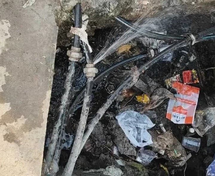 లోగిడి వీధి జంక్షన్ వద్ద వృథాగా పోతున్న నీరు - Udayam