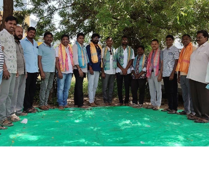 నిర్మల్ ద్వారక నగర్ అభివృద్ధి కమిటీ ఎన్నిక పలువురికి సన్మానం - Udayam