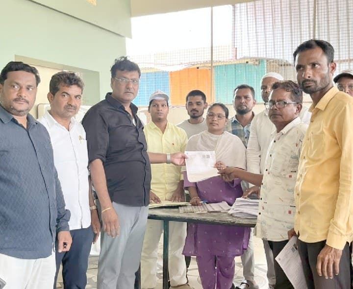 నిర్మల్ ఎస్ ఐ ఆర్ పున పరిశీలన పట్ల అవగాహన తప్పనిసరి  అర్బన్ తహసిల్దార్ రాజు - Udayam