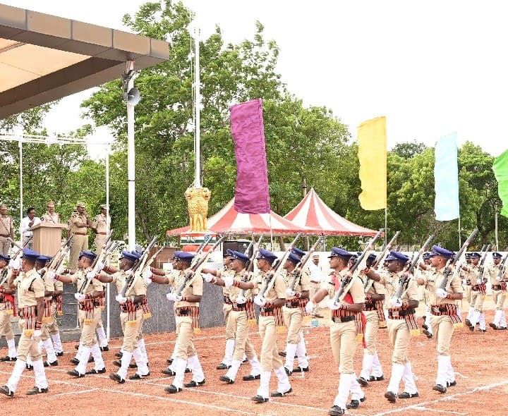 142 మంది ట్రైనీ కానిస్టేబుళ్లకు పాసింగ్ ఔట్ పరేడ్