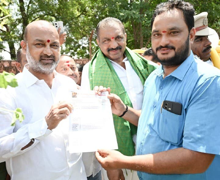 ఆర్నకొండలో ఓపెన్ జిమ్ ఏర్పాటు చేయాలి: బండి సంజయ్‌కు వినతి - Udayam