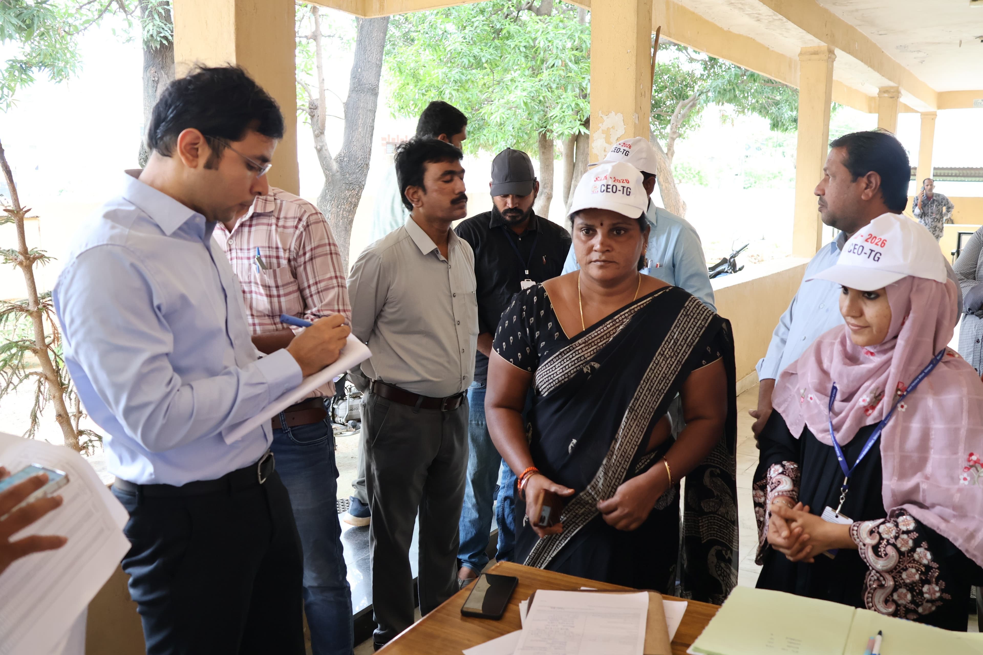 ఎస్ఐఆర్ ఫారముల డిజిటలీకరణ గడువులోగా పూర్తి చేయాలి