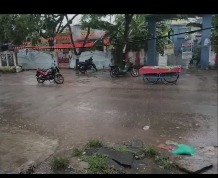 కొల్లిపరలో వింత వాతావరణం - Udayam