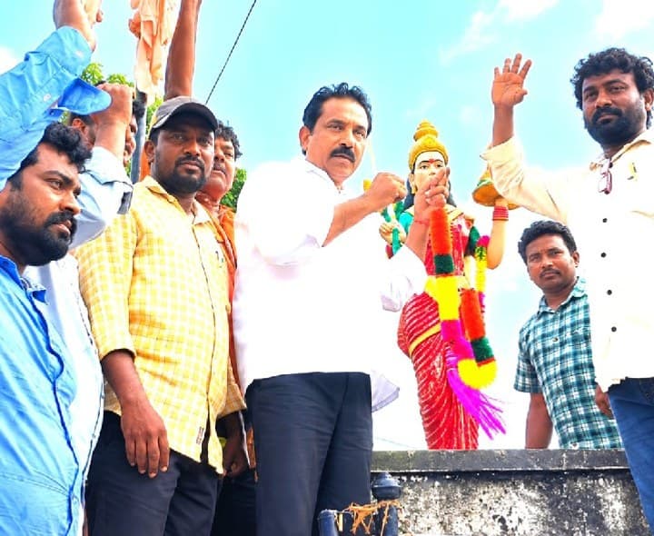 ఉద్యమకారులకు ఇచ్చిన హామీలను నెరవేర్చాలి - Udayam