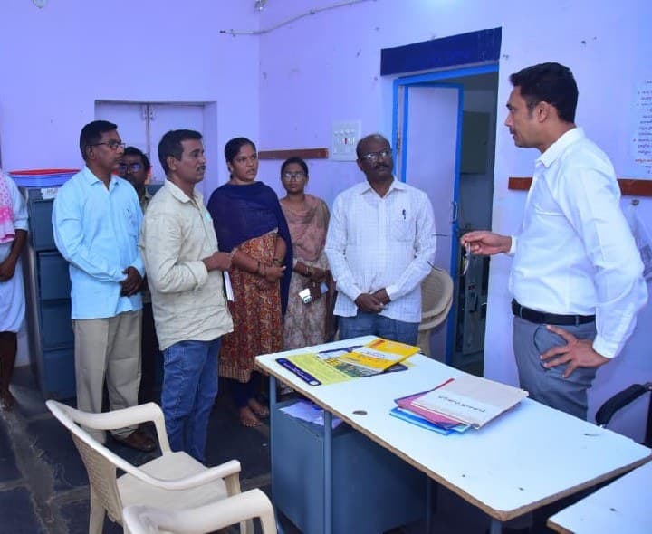 బుక్కపట్నంలో కలెక్టర్ ఆకస్మిక తనిఖీ - Udayam
