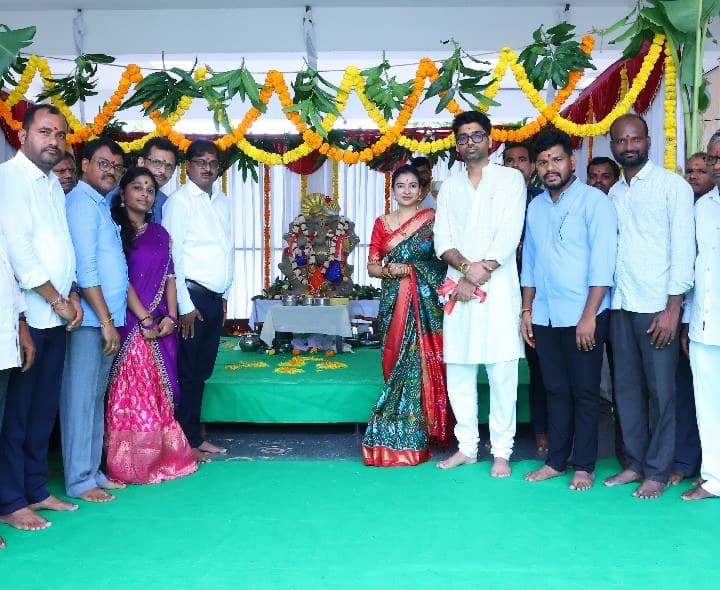 వినాయకుడికి సిరిసిల్ల జిల్లా కలెక్టర్ ప్రత్యేక పూజలు - Udayam