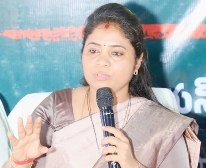 ఫ్రీహోల్డ్ భూముల పేరుతో రైతులతో చెలగాటం - Udayam