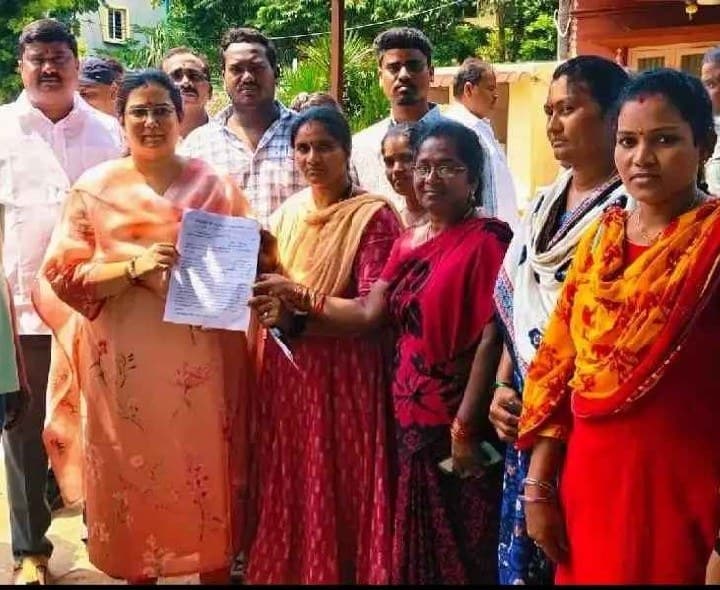 ఎమ్మెల్యే కు ఫీల్డ్ అసిస్టెంట్ల వినతి - Udayam