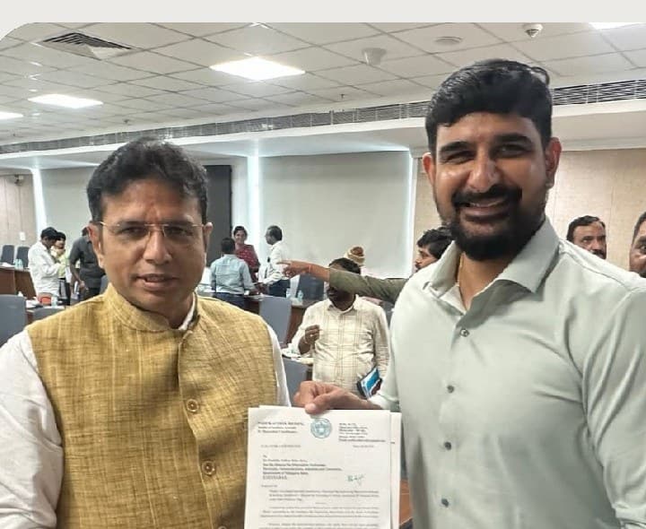 హుజూరాబాద్ అభివృద్ధికి నిధులు కేటాయించాలి: ఎమ్మెల్యే పాడి కౌశిక్ రెడ్డి