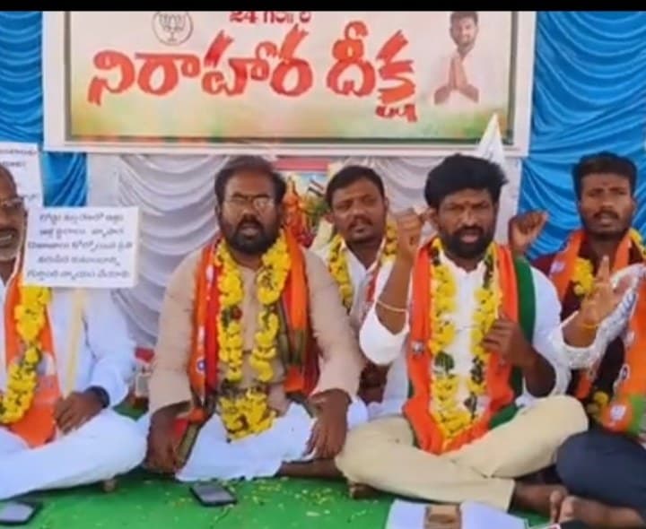 రోడ్డు విస్తరణ బాధితులకు న్యాయం చేయాలి - Udayam