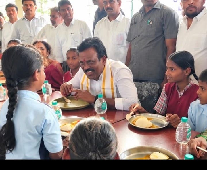 చిన్నచింతకుంటలో సీఎం బ్రేక్ఫాస్ట్ పథకం ప్రారంభం - Udayam