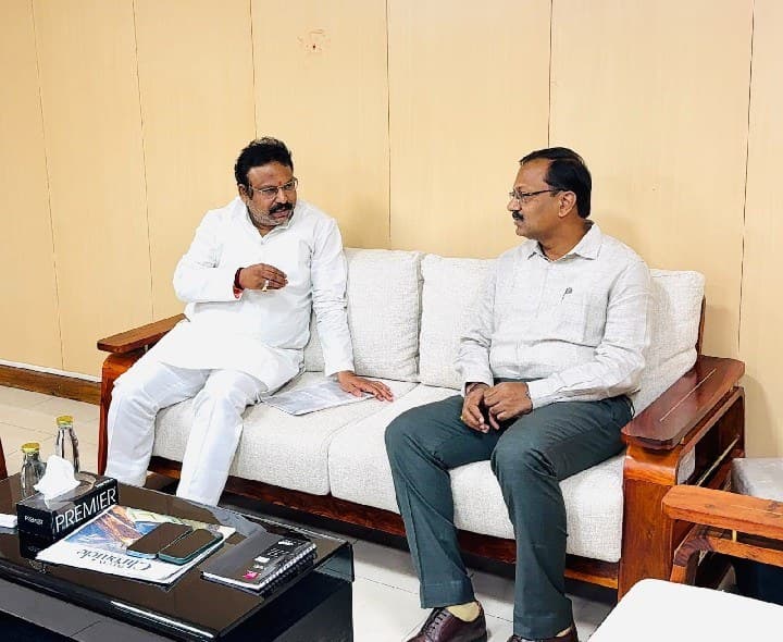కంటోన్మెంట్ పనులపై కమిషనర్‌ తో ఎమ్మెల్యే భేటీ - Udayam