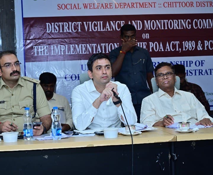 ఎస్సీ, ఎస్టీ చట్టం అమలుపై సమీక్ష - Udayam
