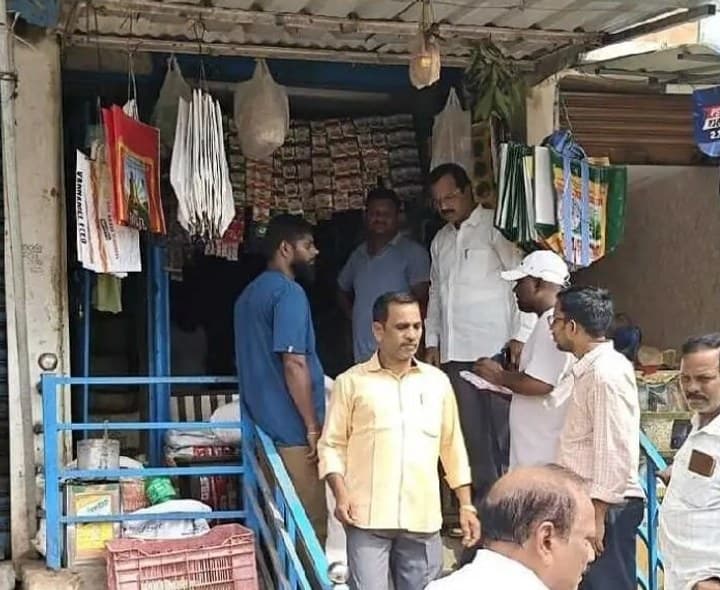 ప్లాస్టిక్ వినియోగించిన షాపులపై రూ.21వేలు ఫైన్ - Udayam