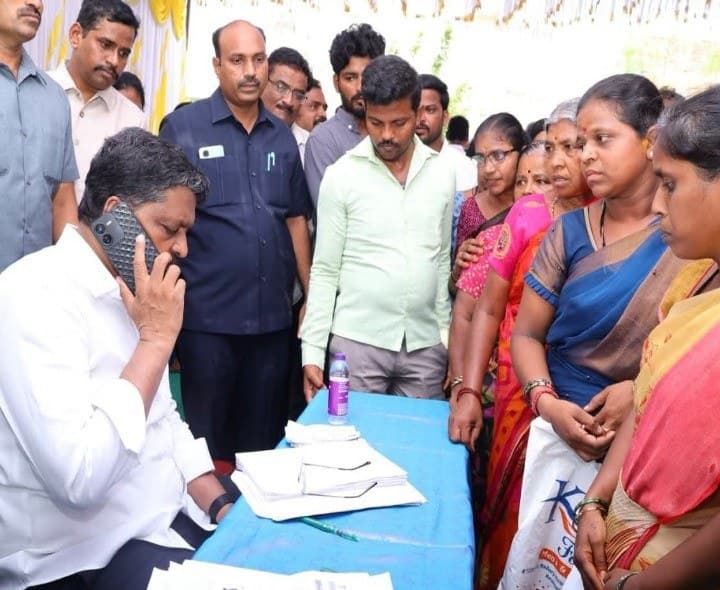 స్వీకరించిన అర్జీలను త్వరగా పరిష్కరిస్తాం - Udayam