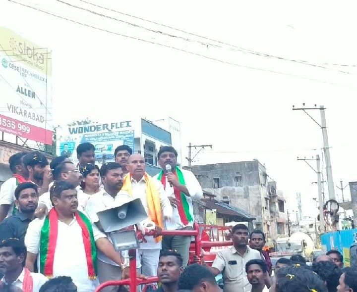 ఎన్.టి.ఆర్ చౌరస్తాలో ఎమ్మెల్సీ తీన్మార్ మల్లన్న సంచలన వ్యాఖ్యలు - Udayam