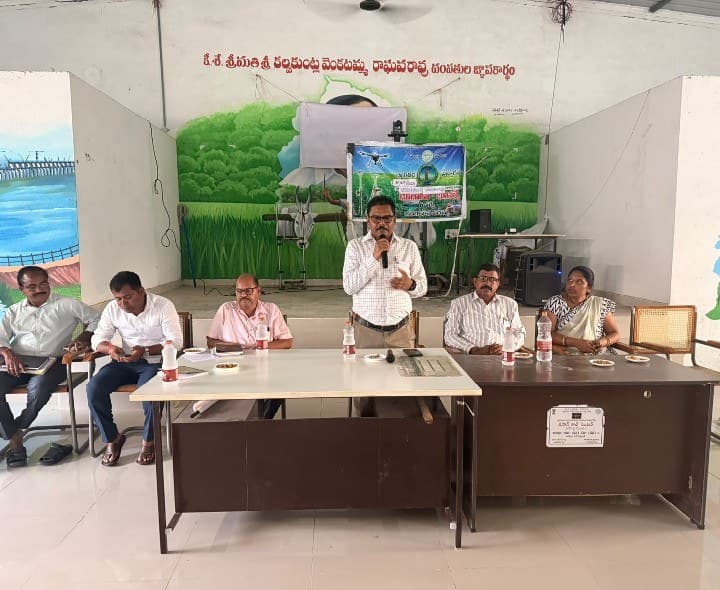 వీర్నపల్లిలో భూముల రీ సర్వేపై గ్రామసభ - Udayam