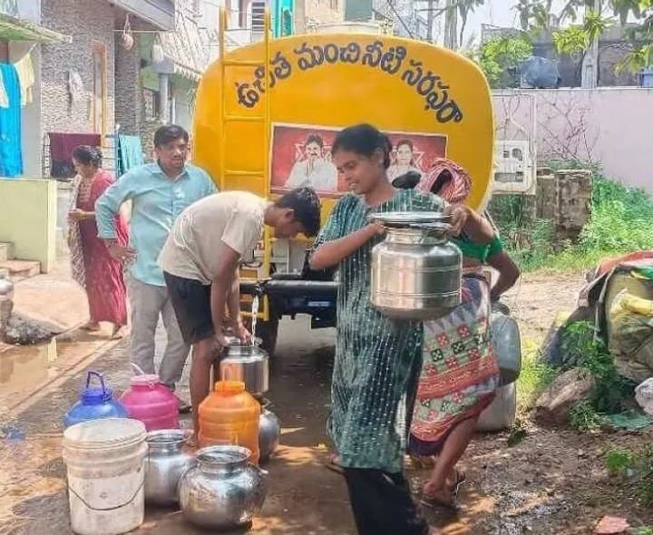 ప్రజలకు తాగునీరు సరఫరా చేసిన జనసేన నేత - Udayam