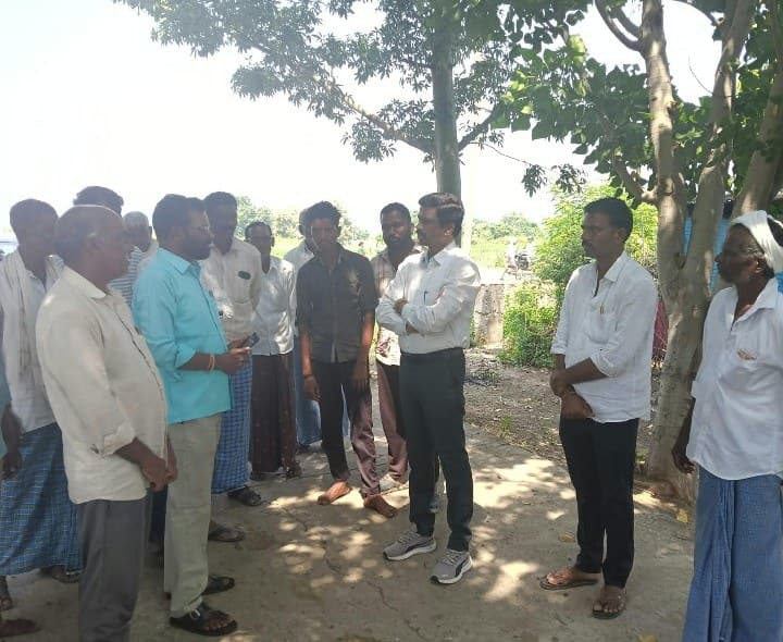 ముంపు గ్రామంలో తహసీల్దార్‌ పర్యటన - Udayam