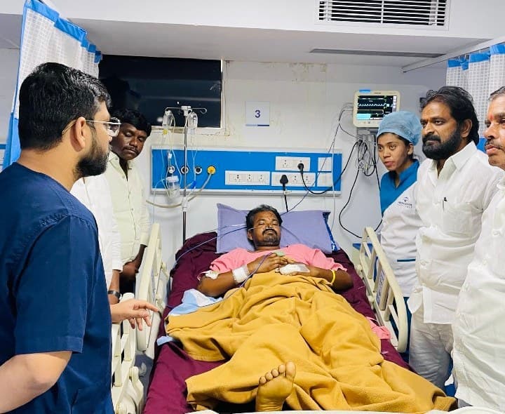 బాధితుని పరామర్శించిన మాజీ మంత్రి - Udayam