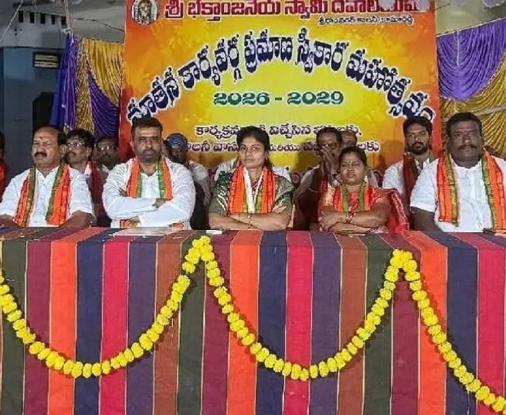 ఆలయ అభివృద్ధికి కృషి చేయాలి - Udayam