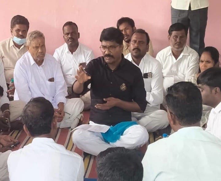కార్యకర్తలతో మాజీ ఎంపీ సమావేశం - Udayam