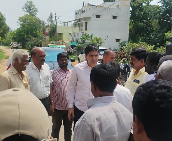 స్వస్తిక్‌నగర్‌లో కలెక్టర్ ఆకస్మిక పర్యటన - Udayam