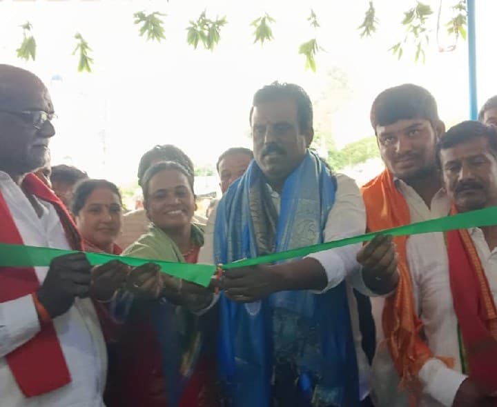 చైతన్య డిజిటల్స్ ప్రారంభోత్సవంలో ఎమ్మెల్యే  - Udayam