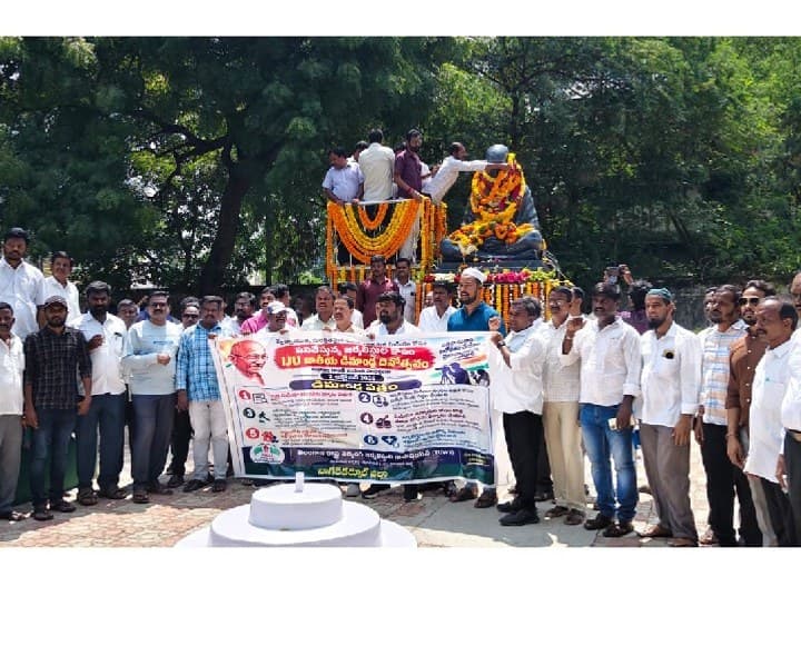 జర్నలిస్టుల రక్షణ చట్టాన్ని ప్రతిష్టం చేయాలి - Udayam