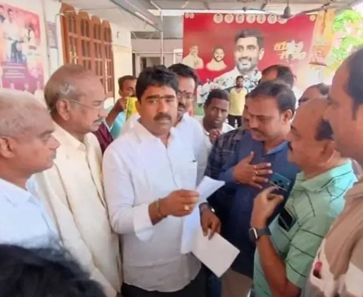 పట్టుశాలి కులానికి ప్రత్యేక గుర్తింపుపై శ్రీకాకుళం MLAకు వినతి - Udayam