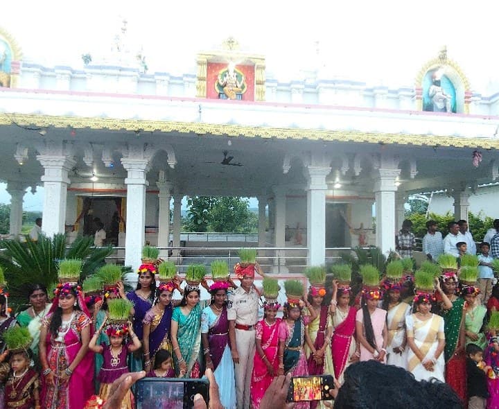 తీజ్ పండుగ వేడుకల్లో పాల్గొన్న మోపాల్ ఎస్ఐ సుష్మిత - Udayam