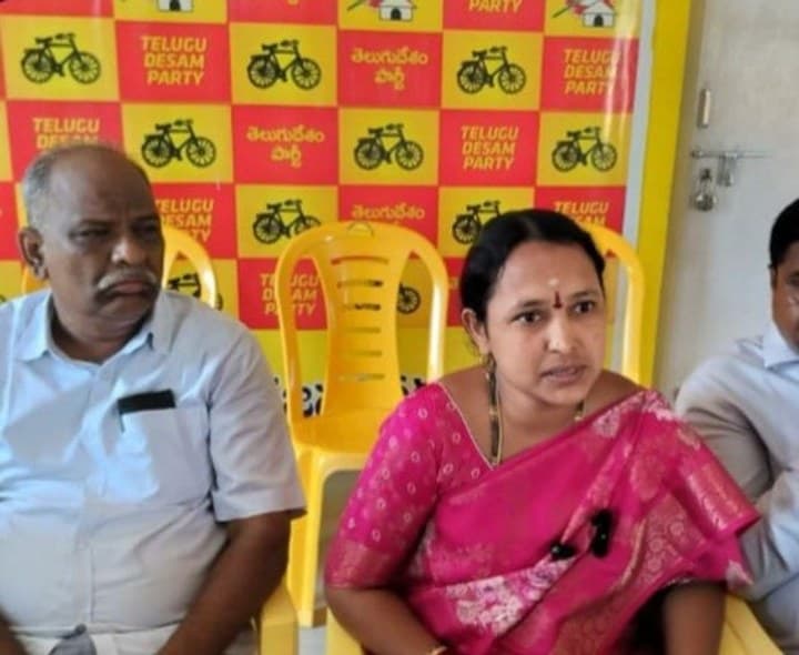 మంత్రిపై మాజీ ఎమ్మెల్యే ఆరోపణలు సరికాదు - Udayam