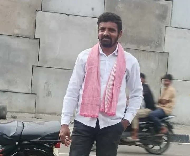 ఉరేసుకొని వ్యక్తి ఆత్మహత్య - Udayam