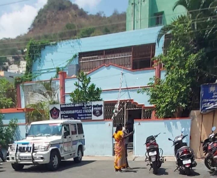 మంత్రాలతో డబ్బు రెట్టింపు చేస్తానని మోసం - Udayam