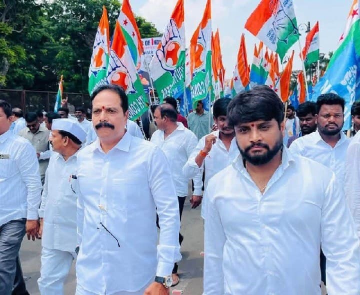 ఈసీ ధోరణిపై ట్యాంక్‌బండ్‌పై నిరసన - Udayam