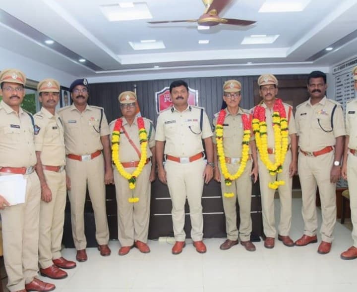 రిటైర్మెంట్ ఉద్యోగులకు ఆత్మీయ వీడ్కోలు - Udayam