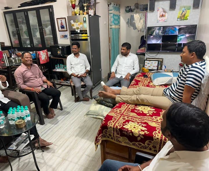 గాజుల రవిని పరామర్శించిన వైస్ చైర్మన్ - Udayam